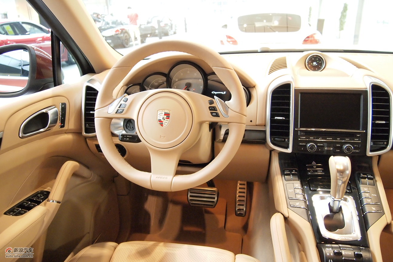 卡宴内饰功能图片