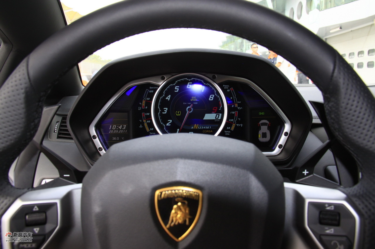 兰博基尼aventador lp700-4内饰