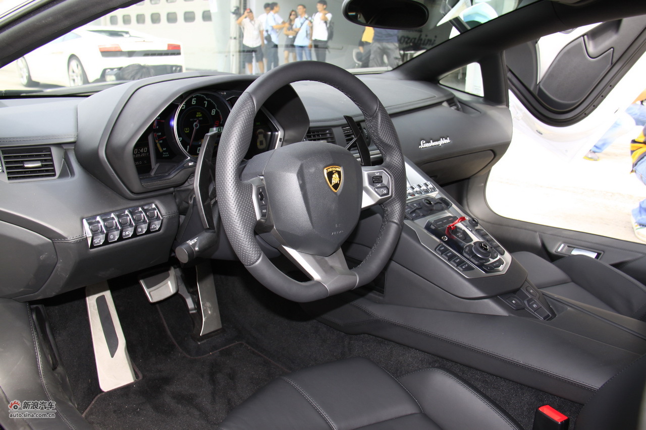 2011款兰博基尼aventador lp700-4内饰
