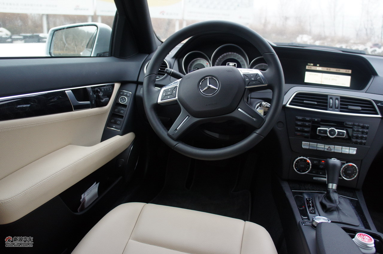 2011款奔驰c300_奔驰c级内饰图片11259578_汽车图库_新浪汽车_新浪网