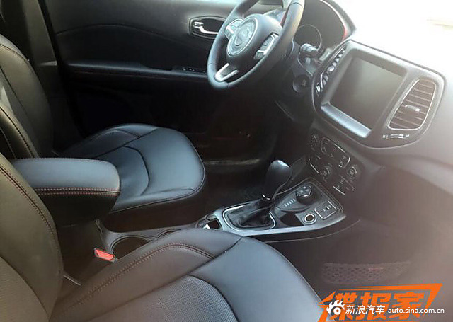 国产指南者Trailhawk谍照