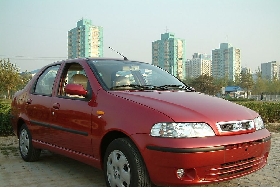 南京菲亚特西耶那前脸