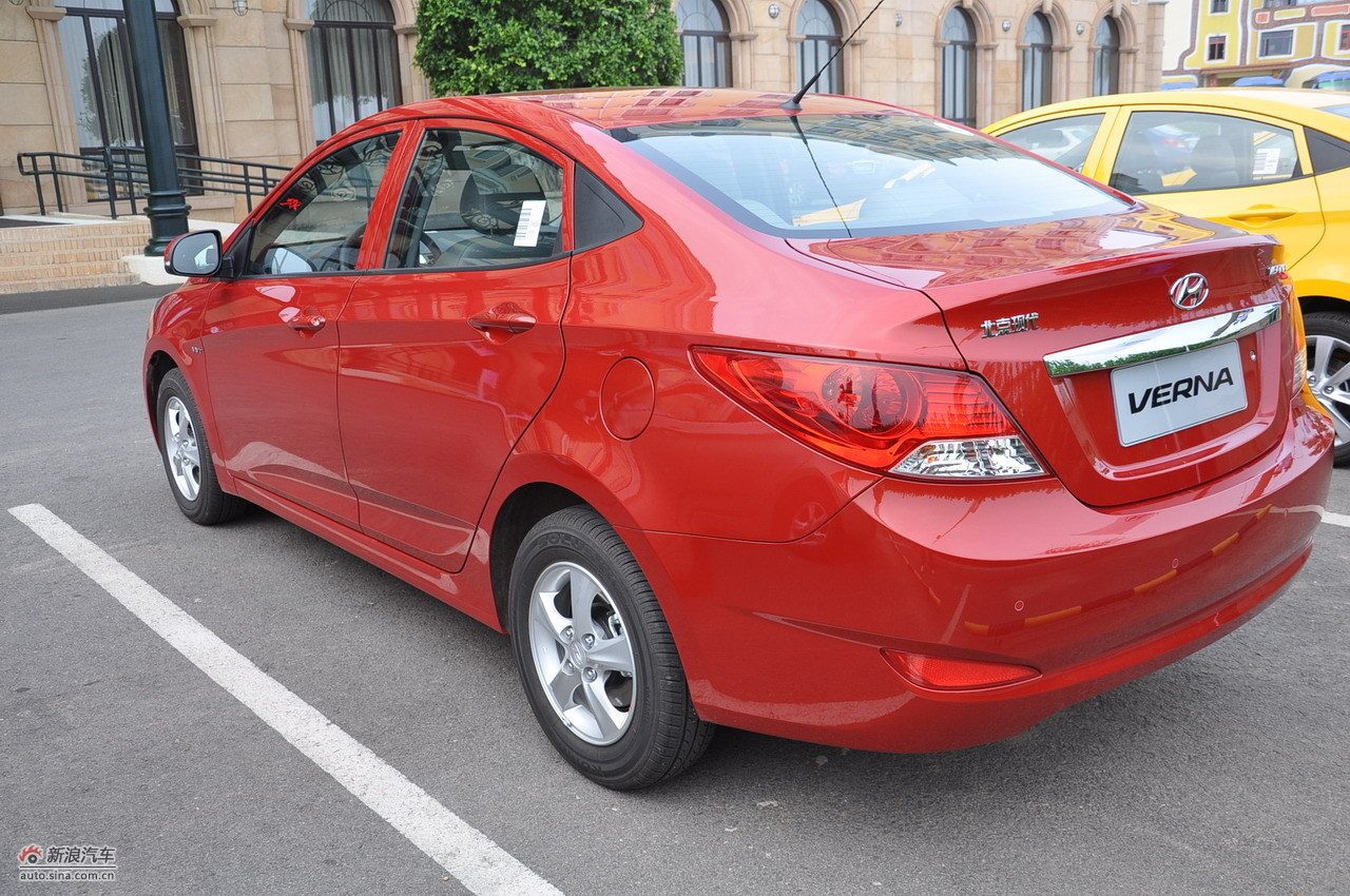 北京现代瑞纳实拍-红色图片