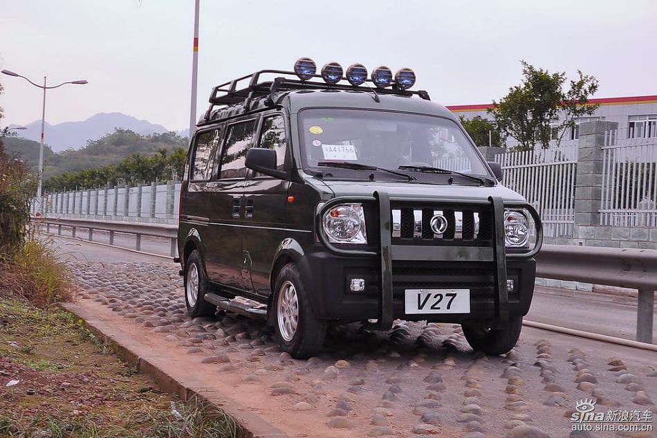 中国首款越野微客东风小康v27小悍马火热销售