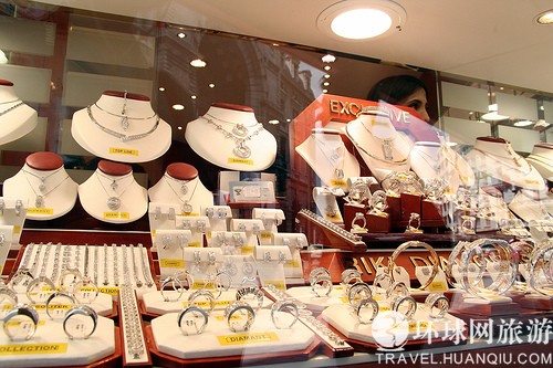 琳琅满目的钻石饰品
