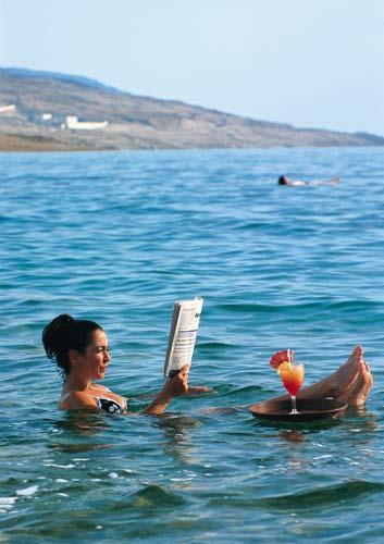 在死海上漂浮