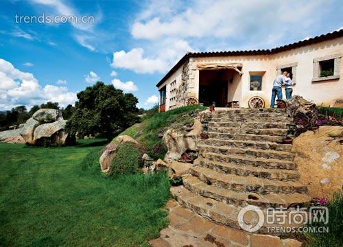 到德努达皮拉斯特鲁(Tenuta Pilastru)观光农场的客人可以尽享150公顷的村野风光，可以享受骑马的乐趣，而且这里距离海边只有几分钟的路程。