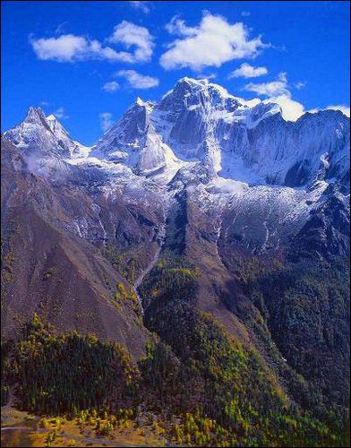 四姑娘山(图片来源：三峡在线博客)