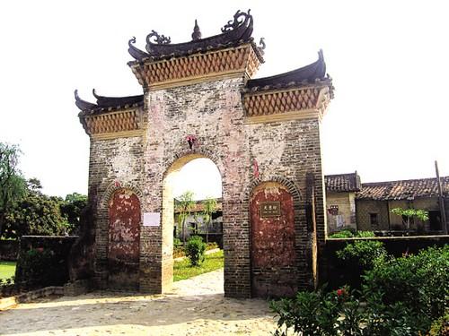 钱岗古村的灵秀坊(王敏摄)