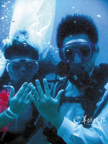 看，我们交换戒指了。(马来西亚旅游局提供)