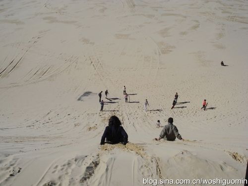 滑沙(图片来源：新浪博主 小敏)