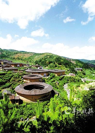 离梅州不远的永定土楼(见“客家篇”) 景区提供