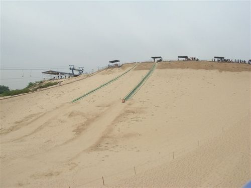 黄金海岸滑沙(新浪旅游配图 拍摄：邓南洋)