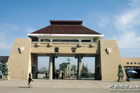 雷台大门具汉代建筑风格(马耀俊摄)