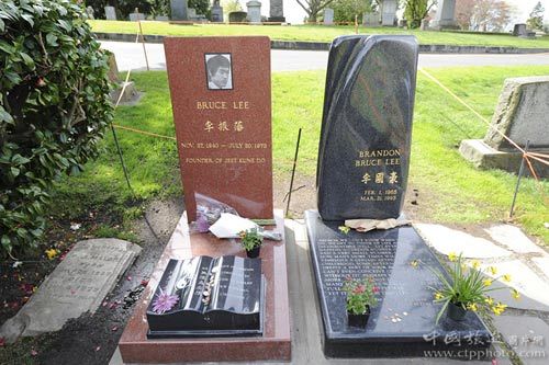李小龙与他儿子李国豪长眠在山青水秀的西雅图山顶墓园里(黄松辉摄)