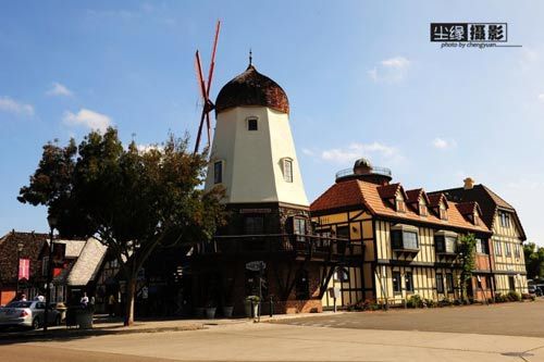 索尔万(Solvang)是美国加州圣塔巴巴拉县的一个小镇