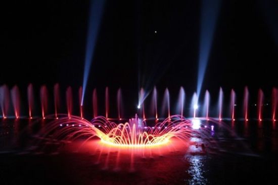 音乐喷泉(图：百度搜索引擎)