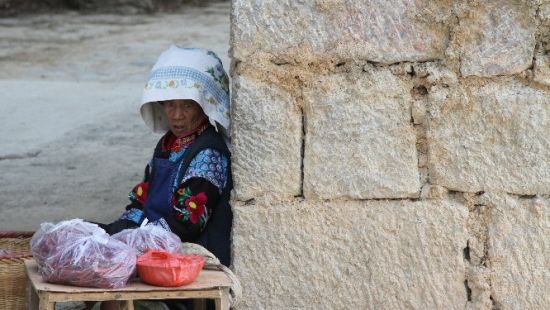 普者黑的老阿妈(图：POCO网树的摄影空间)