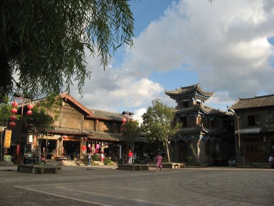 四方街(图：百度搜索引擎)