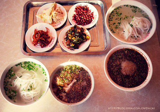 过江饵丝和小菜(图：新浪博客 作者：大菜博客)