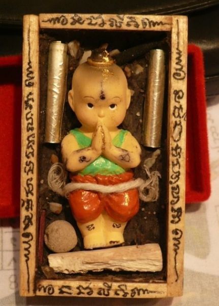 泰国旅游流行请"小鬼" 当地人的恐怖信仰