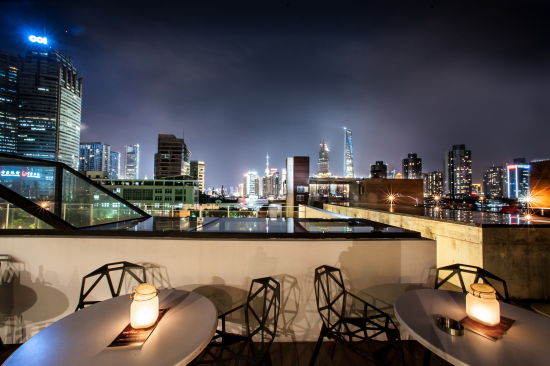 浦江美景尽收眼底 上海南外滩的水舍露台酒吧