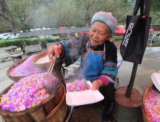 花米饭花米饭是布依人的专利品.