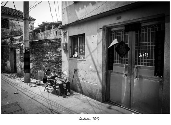 老街掠影(荣毅清摄)