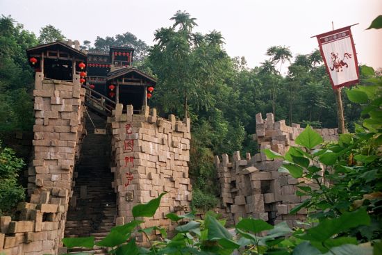 钟灵毓秀神龙山 古代巴国独特风情