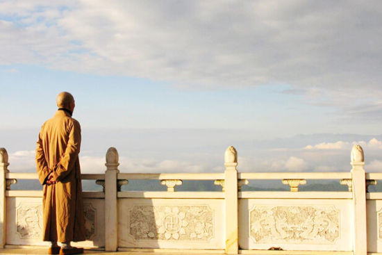 宾川鸡足山出家人(图：新浪图库)