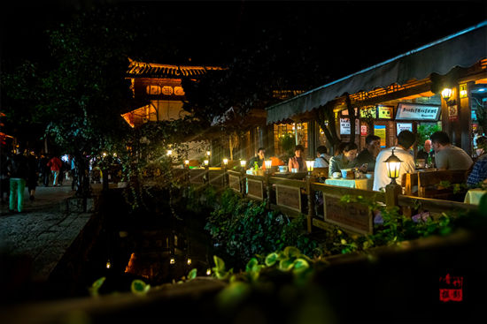 丽江古城的夜晚(图：青竹博客 新浪博客)