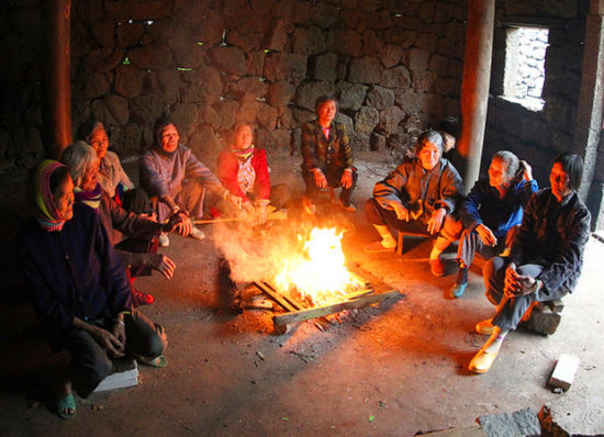 大陕西冬天里的取暖神器&nbsp;烤火