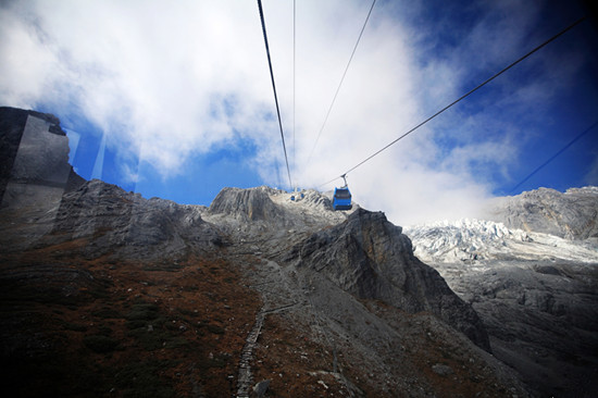 玉龙雪山大索道(图片来源：霄云飞鹤)