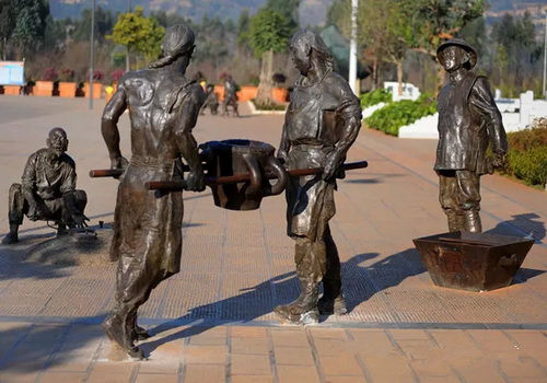 广场铜像(图片来源：beautyalu)