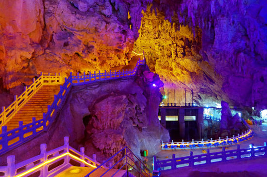 建水燕子洞内景(图片来源：@时光是旅行和记忆的橡皮擦)