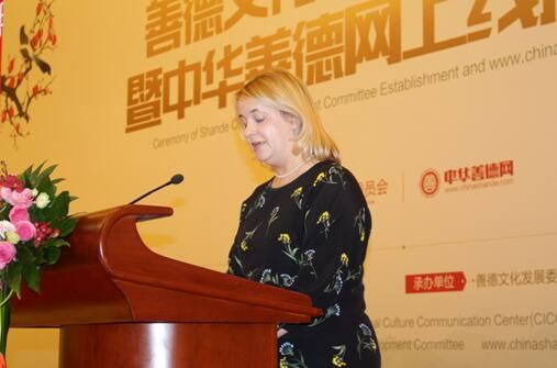 非盟主席顾问戴雷德尼豪斯宣读非盟委员会主席恩科萨扎娜德拉米尼祖马的贺信