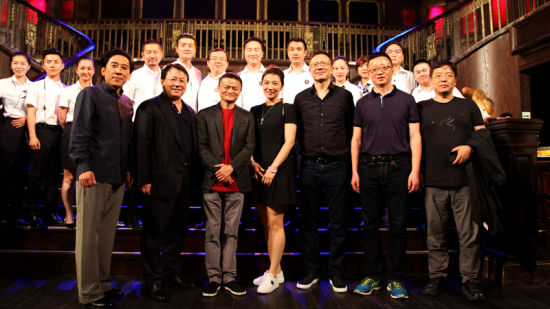 “知音号”船舱内合影