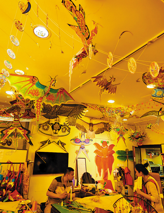 京味" 小编推荐2014-03-19   :  :   老街古巷内的北京风筝店古色古香