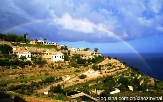 西班牙天堂岛上最迷人的彩虹村
