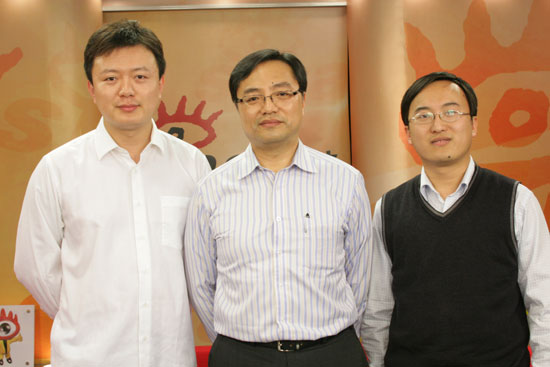 主持人与两位抽奖嘉宾