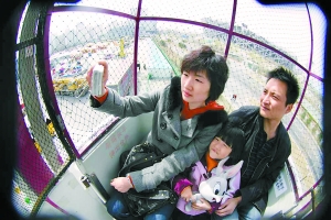 摩天轮上看鸟巢