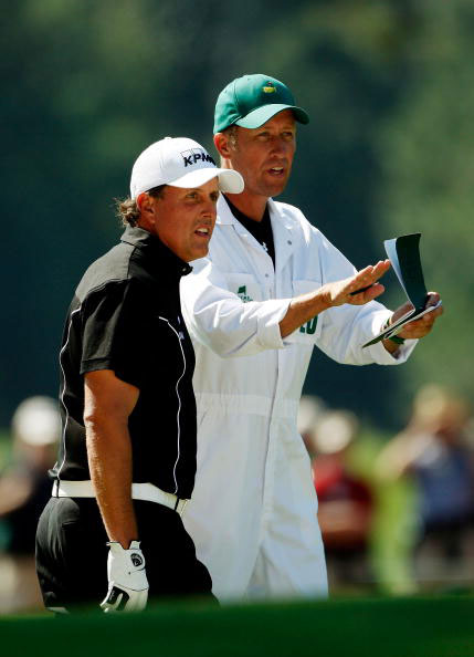 米克尔森与球童马克凯(新浪配图)