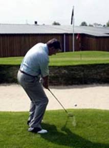 击球时让杆面正对目标