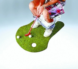 请注意，这并非是一根真正的高尔夫球杆。资料图片