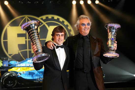 布里亚托利与阿隆索的美好瞬间(2006年FIA年度颁奖典礼)