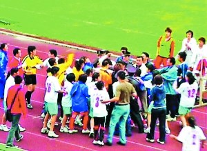 新疆女足围殴裁判。