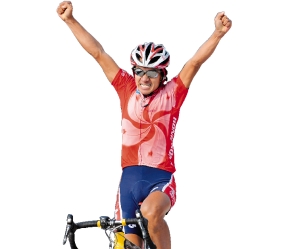 黄金宝上演现实版的“疯狂的赛车”。10月26日，在第十一届全运会自行车男子公路个人赛中，香港队选手黄金宝以5小时35分09秒的成绩夺冠。