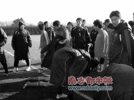 2007年，国奥在与女王公园巡游者一战中被打得很惨很丢人。 