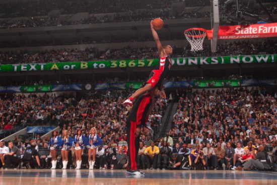 德罗赞的“半骑人”扣篮没有劲爆点