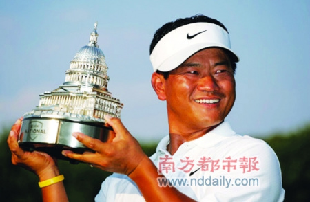 崔京周从2005年起每年至少获得一项美巡赛冠军。资料图片